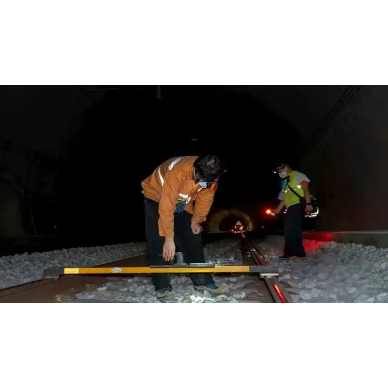 沪蓉铁路合武段长岭关隧道清筛施工完成